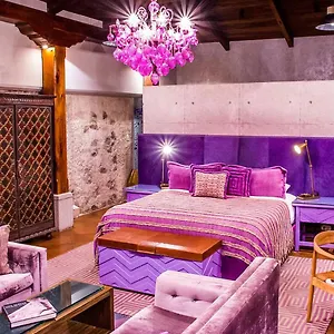 mil-flores-luxury-design-hotel.guatemalaantiguahotels.com/